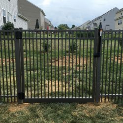 close spacing aluminum fence gate