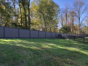 backyard vinyl privacy fence inspiration