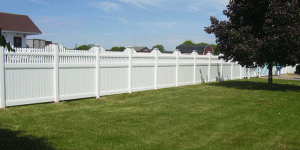 White vinyl fence for backyard
