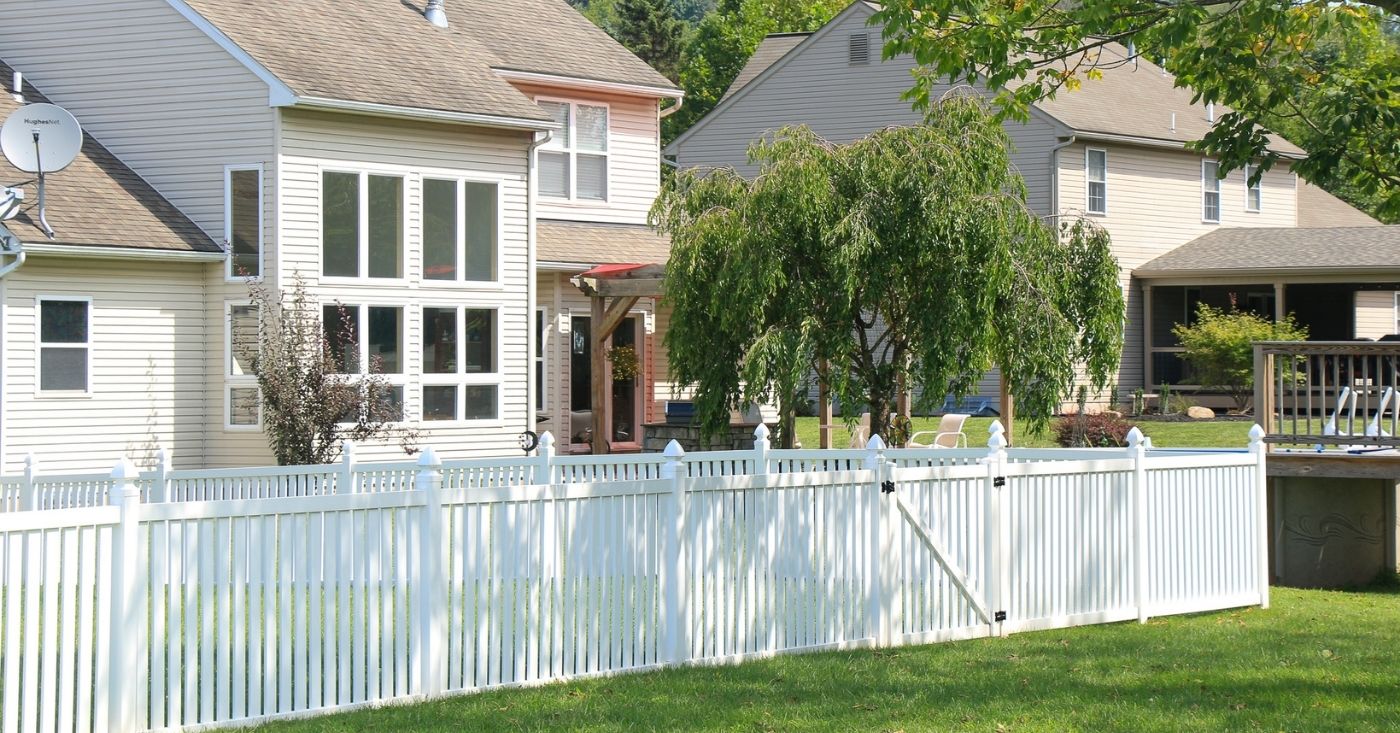 Neighborhood in PA with white vinyl privacy fence in yards