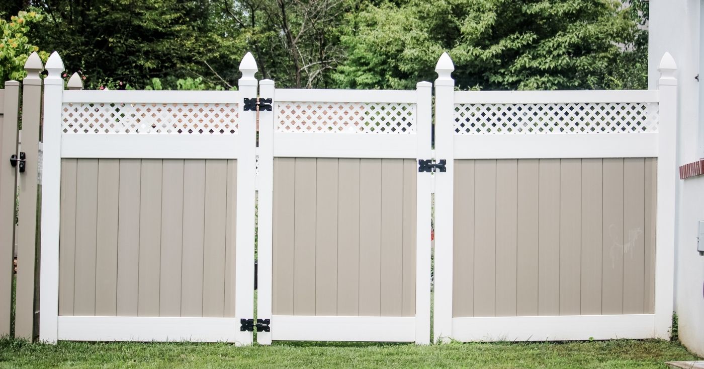 two tone tan and white privacy fence with lattice top