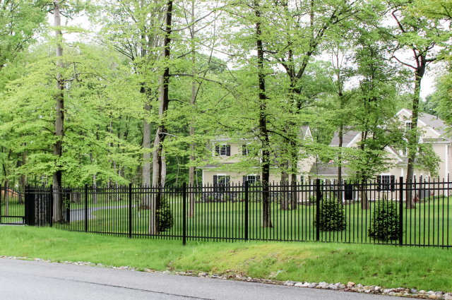5 Trending Contemporary Fence Styles