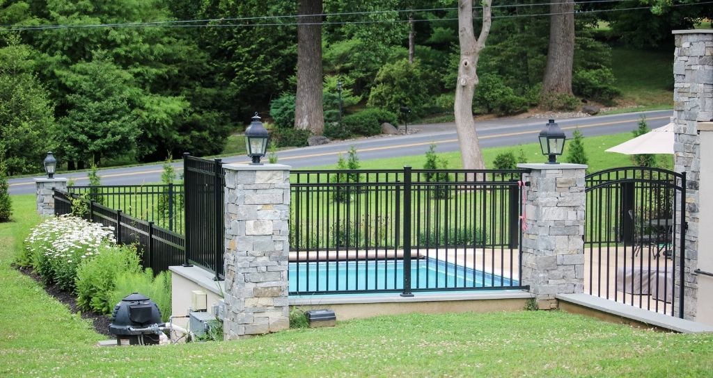 Aluminum luxury pool fence