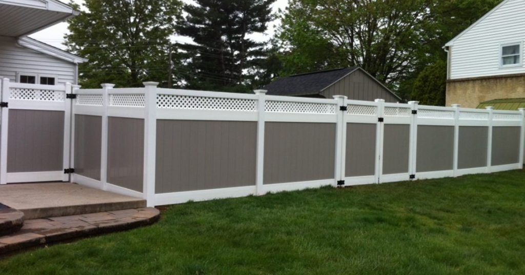 beige and white lattice top fence