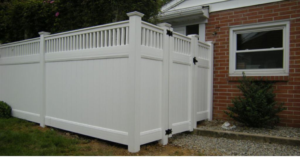 modern vinyl privacy fence in white with open rails on top