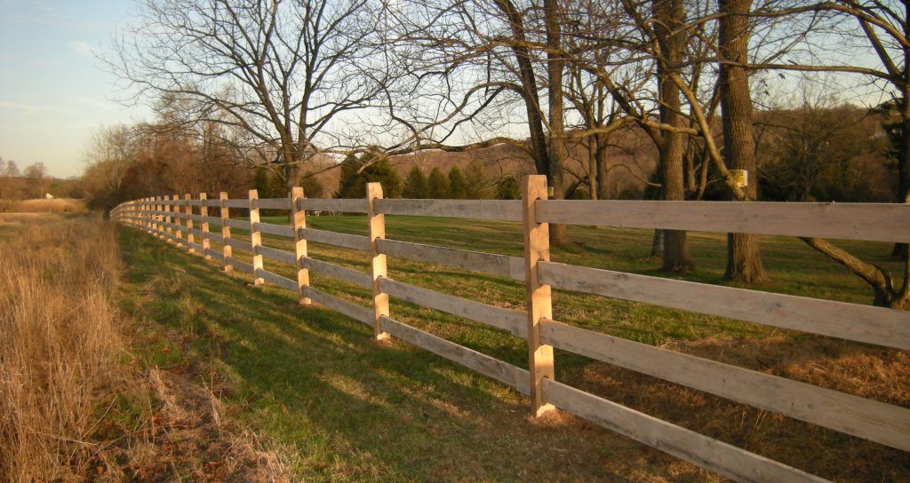 modern wooden slat rail fence idea