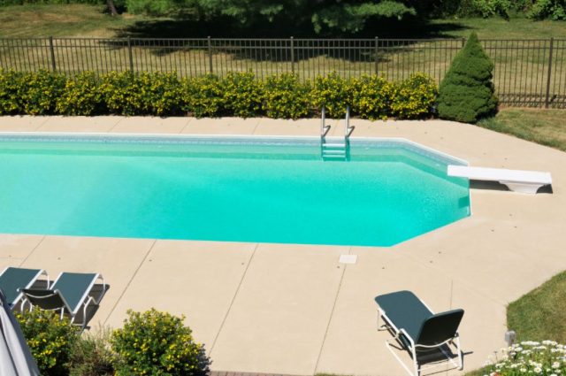 5 Pool Safety Fences Ideas for a Stress-Free Summer