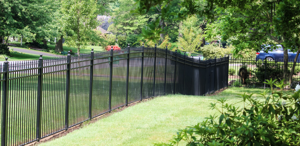backyard aluminum fence ideas for dogs 