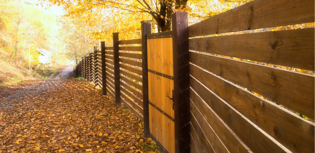 modern horizontal fence two tone in autumn 